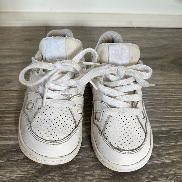 Nike toddler son of force in white on white and gum bottom sole. size 8c - Picture 3 of 6